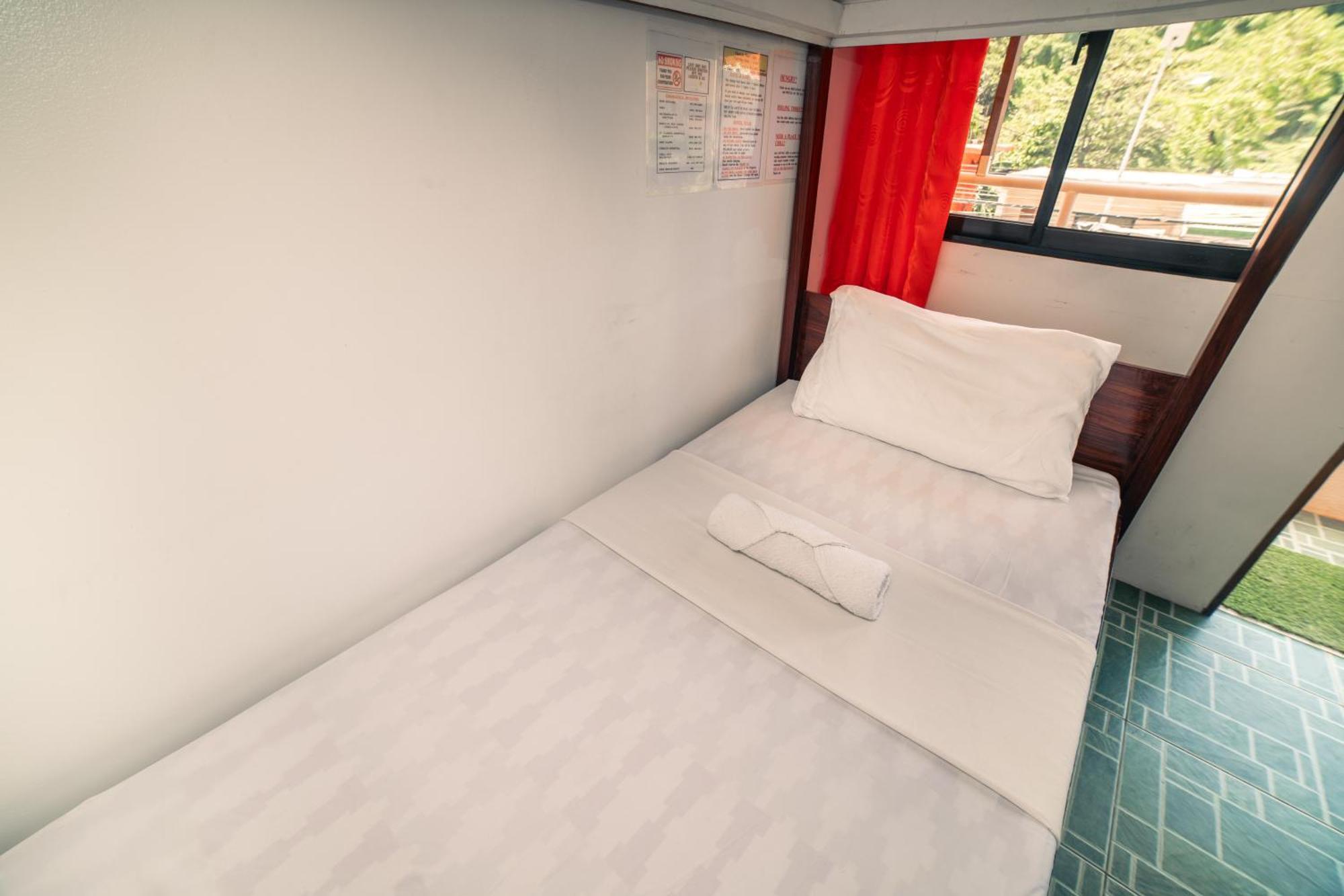 Chill Out Hostel Balabag  Exterior photo