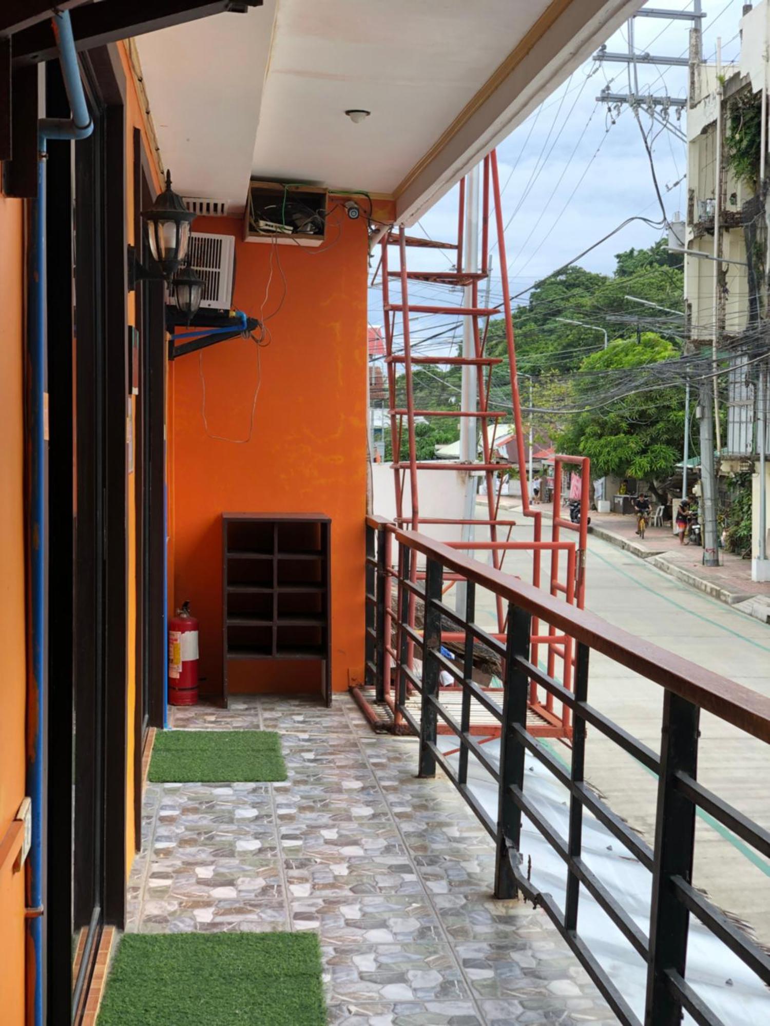 Chill Out Hostel Balabag  Exterior photo
