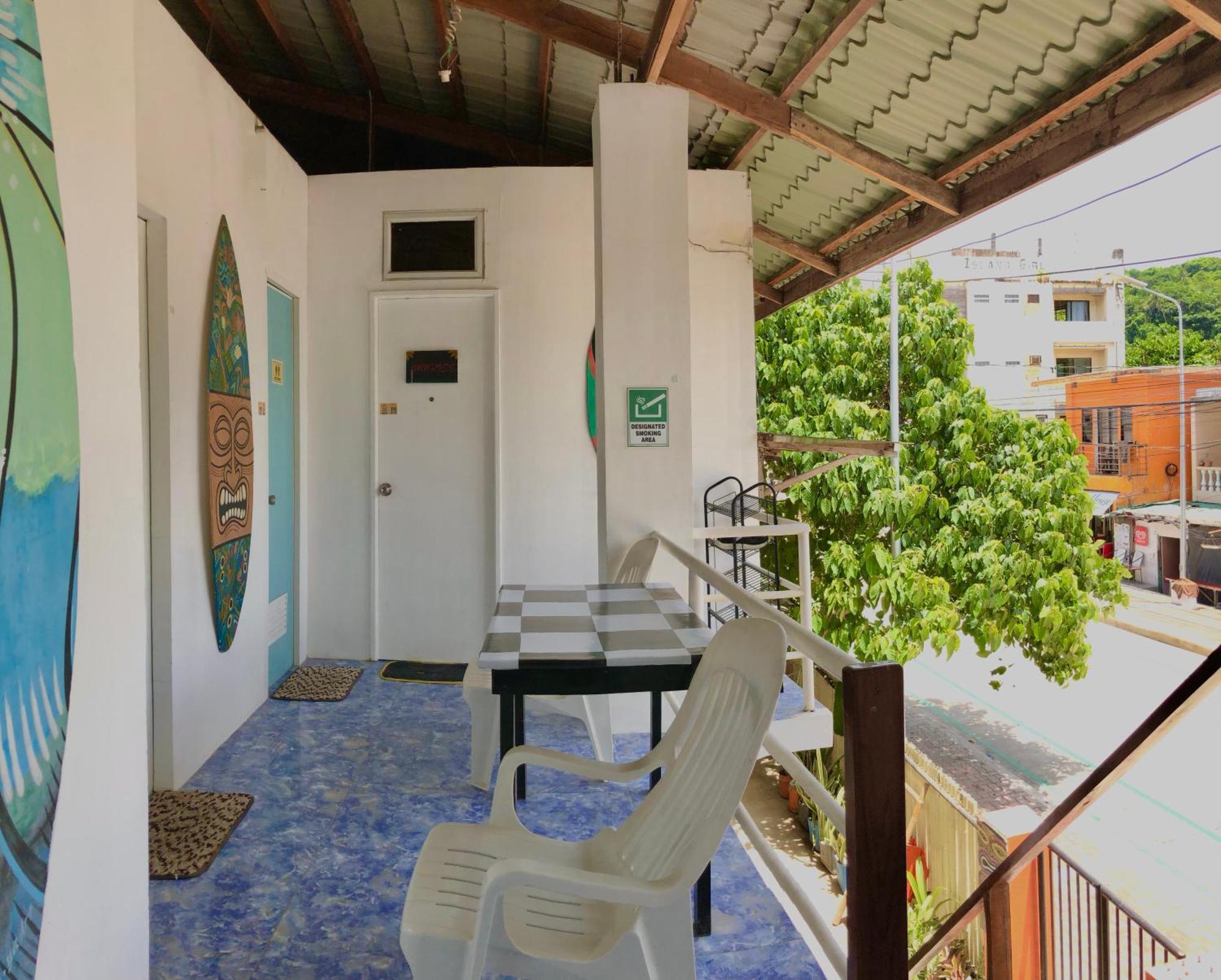 Chill Out Hostel Balabag  Exterior photo
