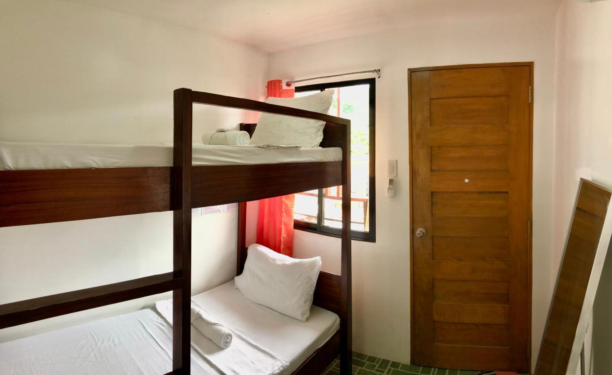 Chill Out Hostel Balabag  Exterior photo