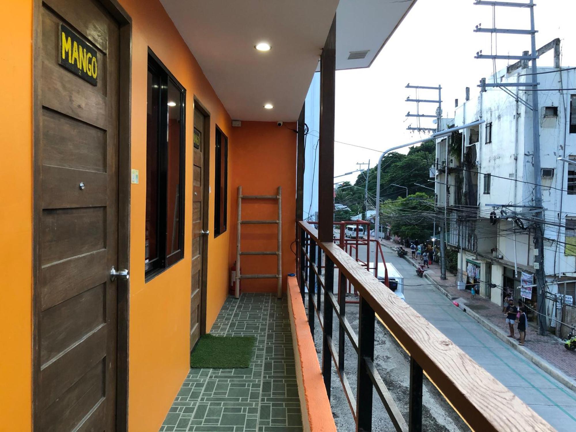 Chill Out Hostel Balabag  Exterior photo