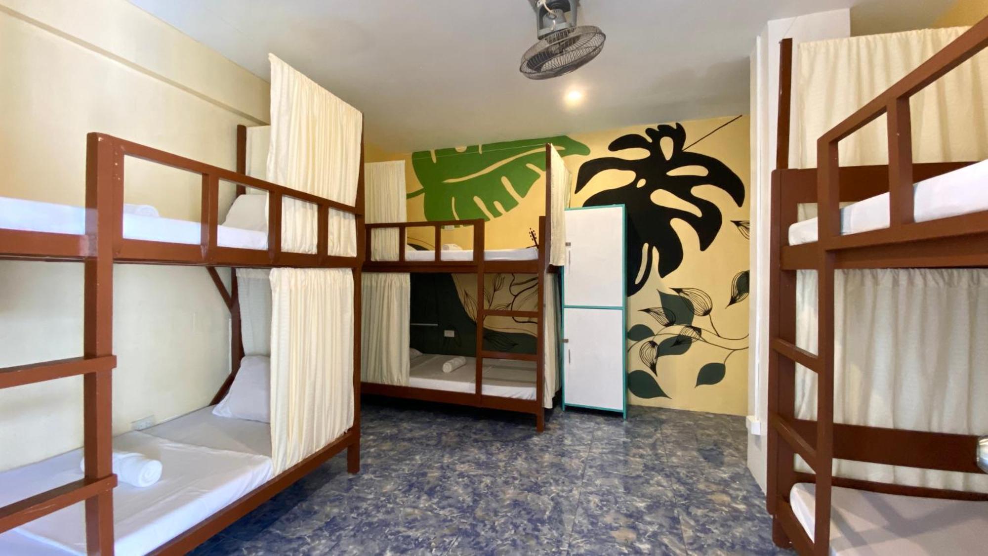 Chill Out Hostel Balabag  Exterior photo