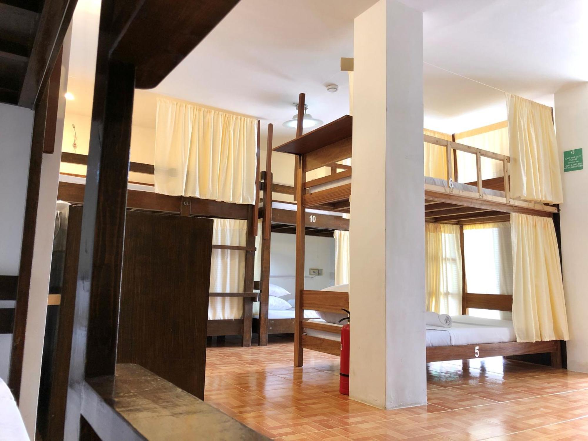Chill Out Hostel Balabag  Room photo