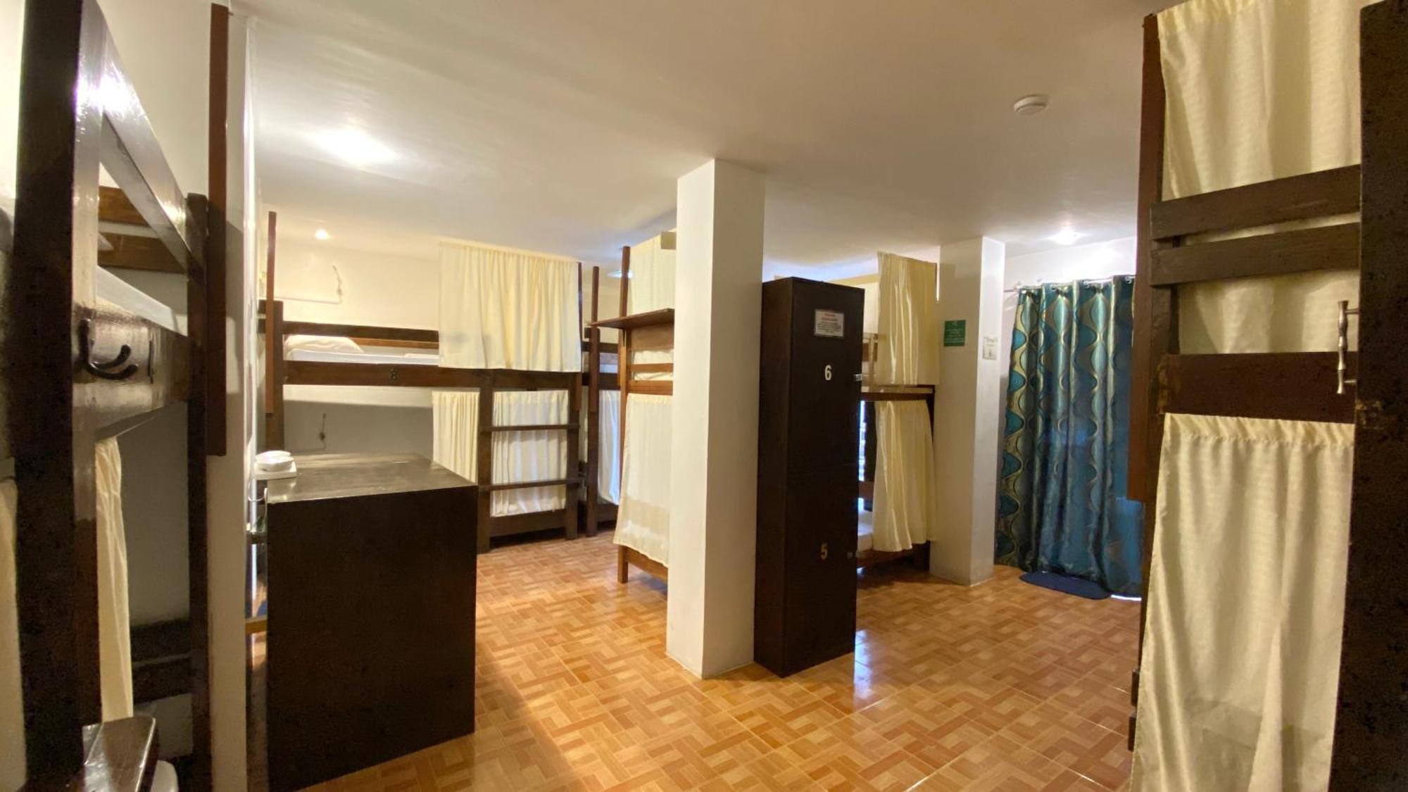 Chill Out Hostel Balabag  Room photo