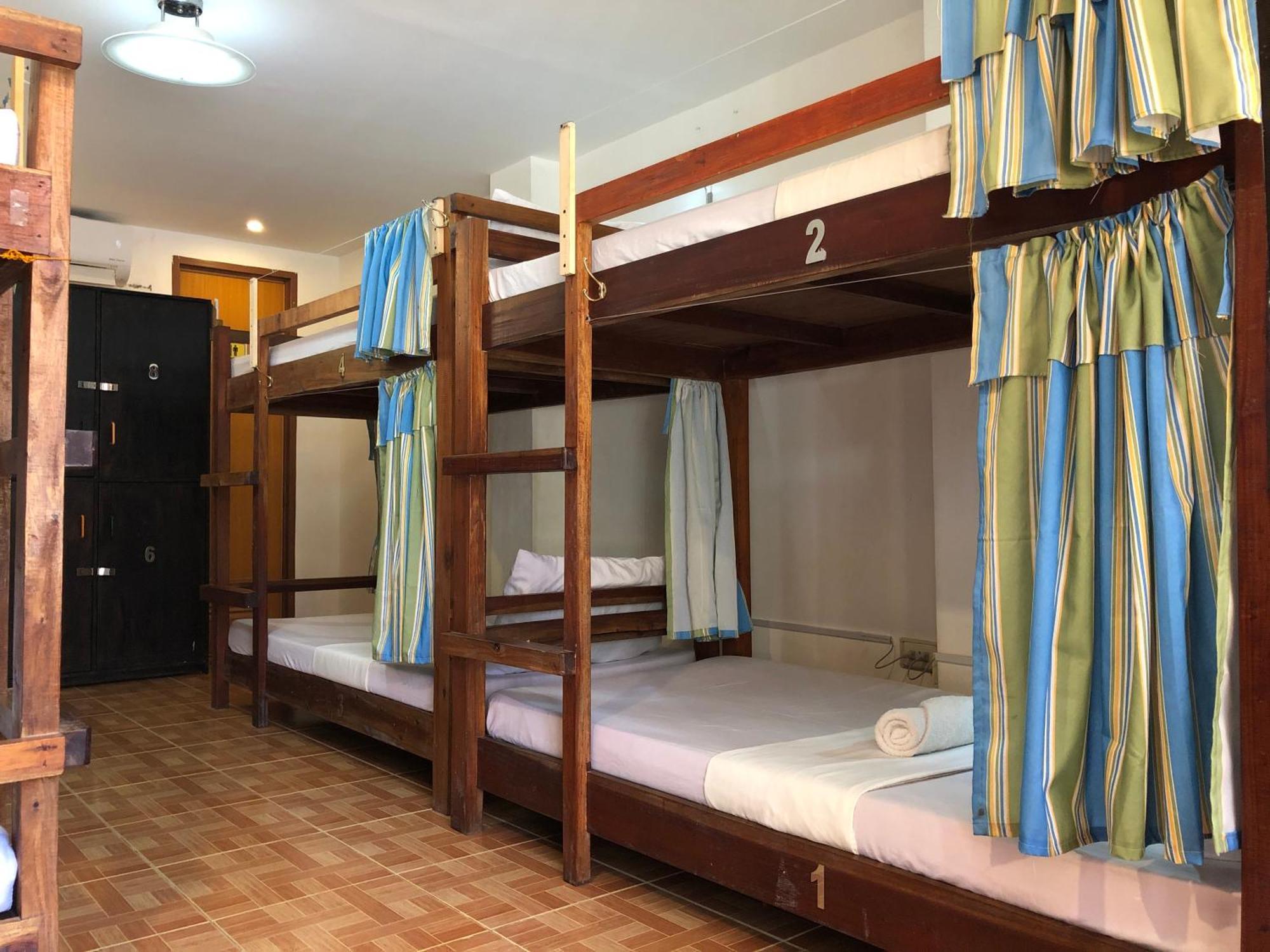Chill Out Hostel Balabag  Room photo
